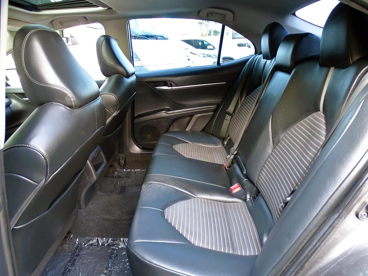 Toyota Camry SE Auto (Natl) 2020