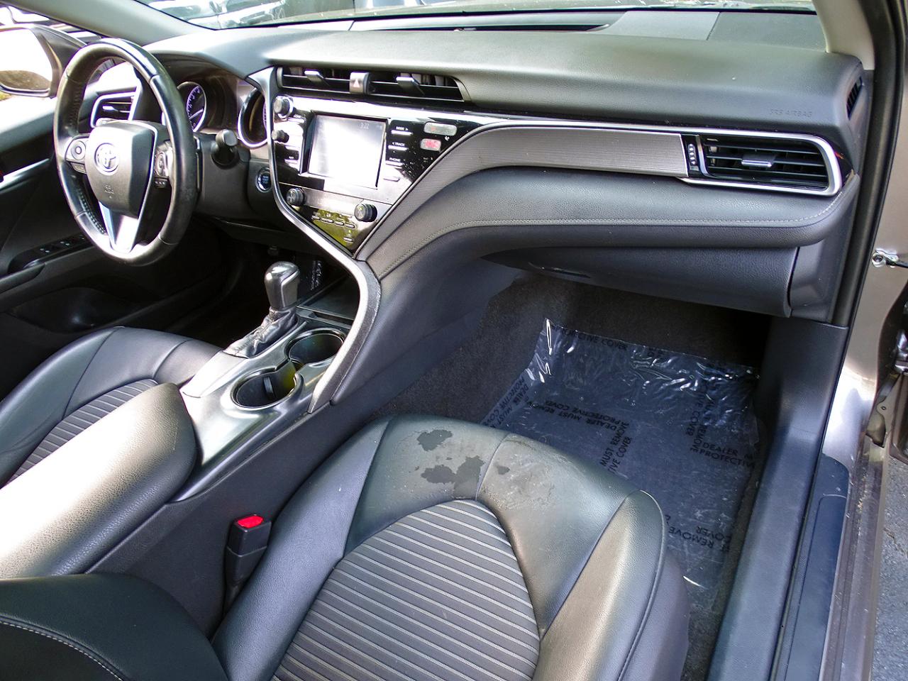 Toyota Camry SE Auto (Natl) 2020
