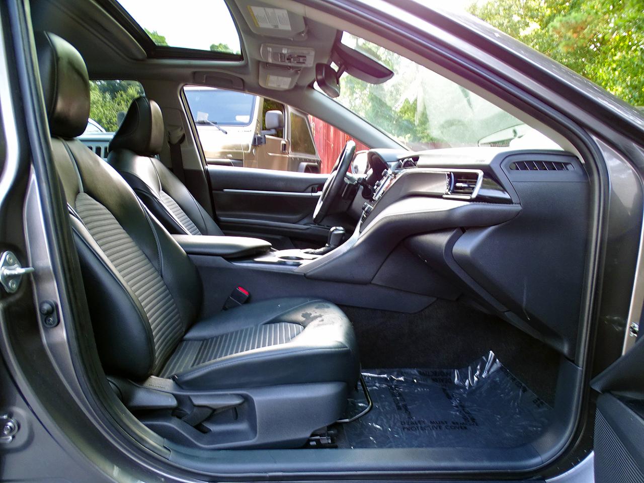 Toyota Camry SE Auto (Natl) 2020