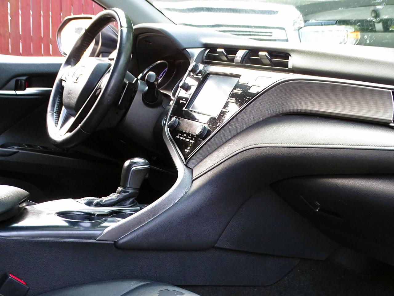 Toyota Camry SE Auto (Natl) 2020