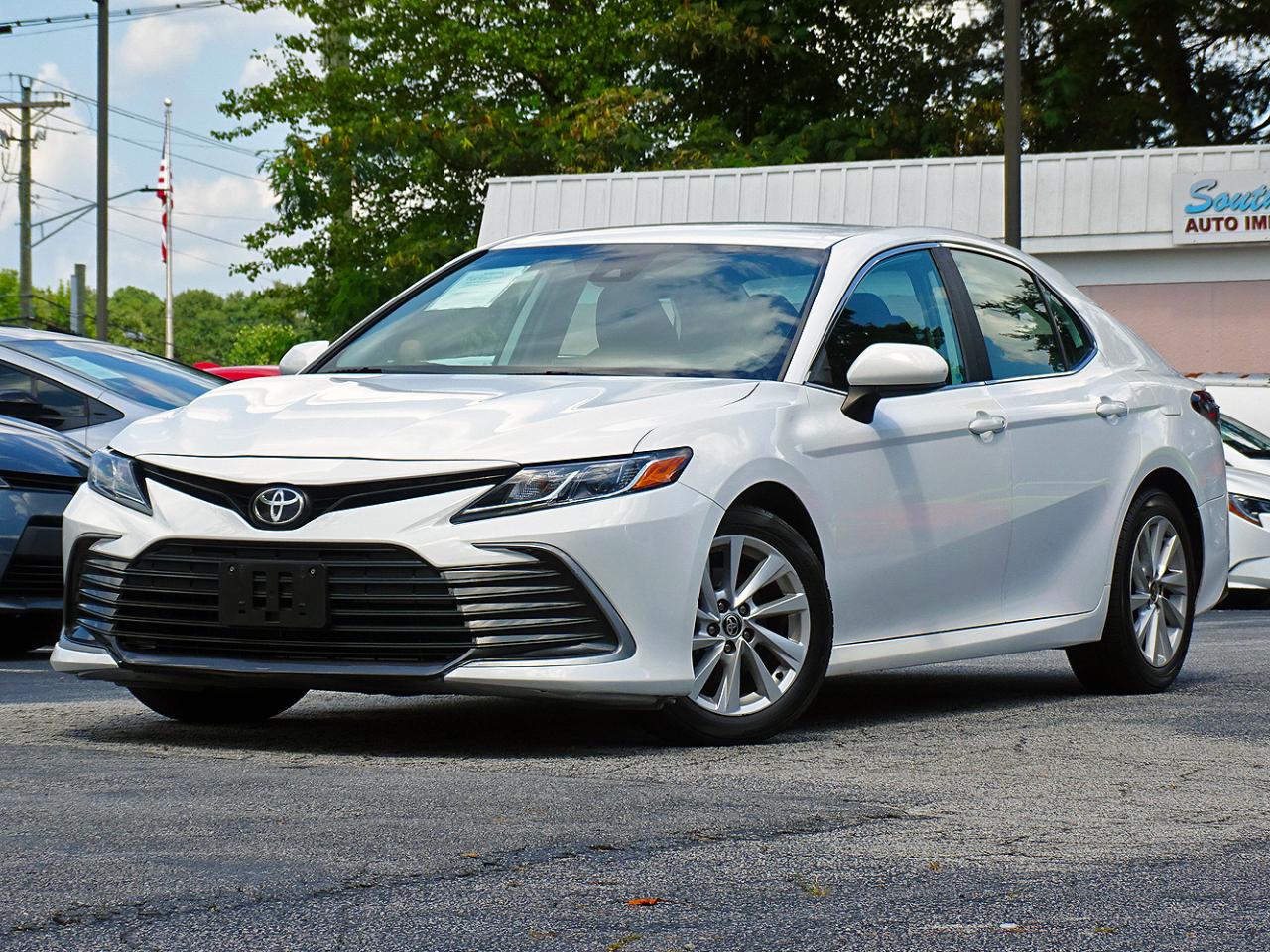 Toyota Camry LE Auto (Natl) 2021