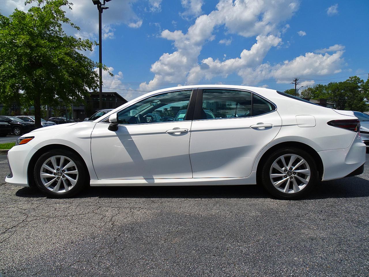 Toyota Camry LE Auto (Natl) 2021