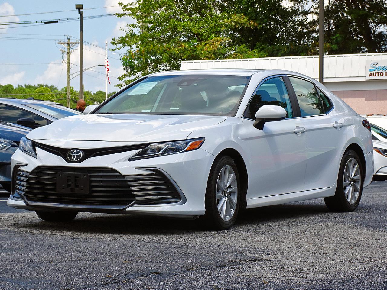 Toyota Camry LE Auto (Natl) 2021