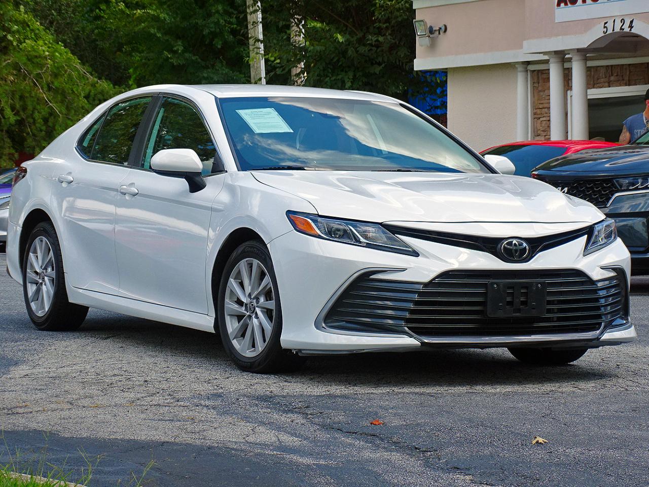 Toyota Camry LE Auto (Natl) 2021