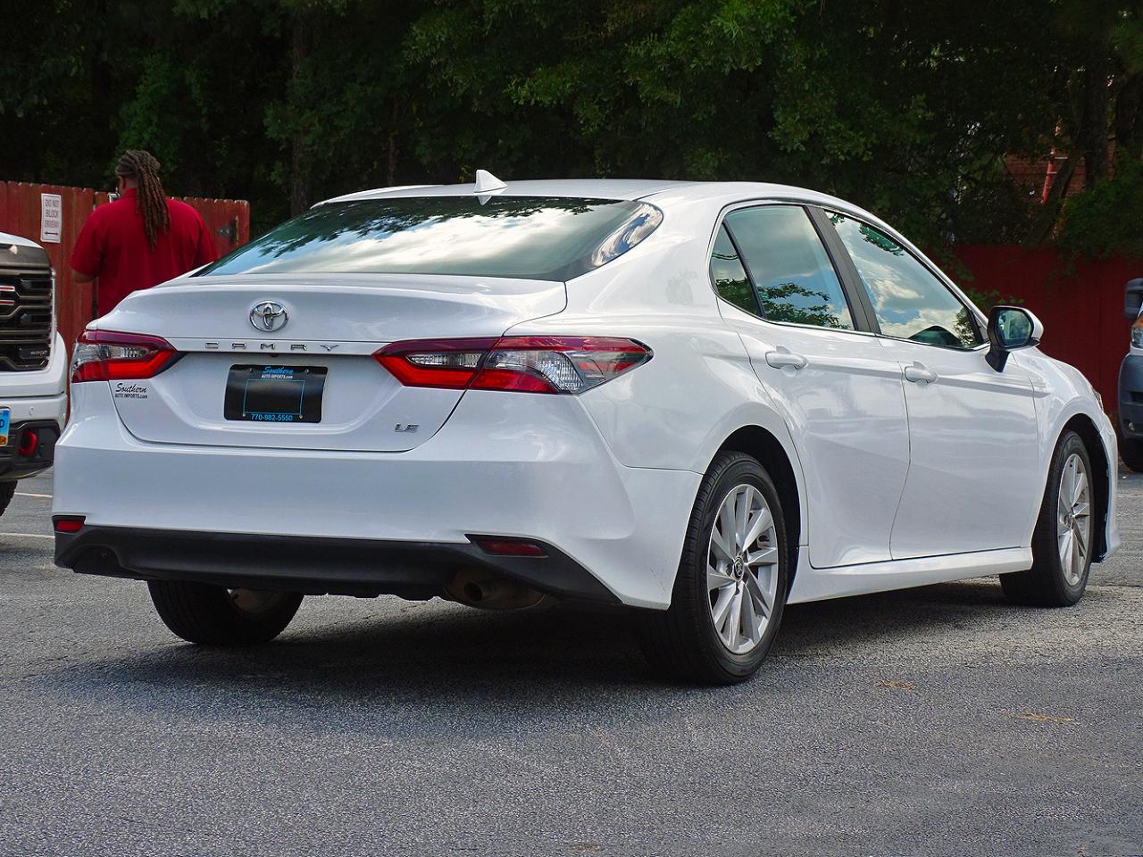 Toyota Camry LE Auto (Natl) 2021
