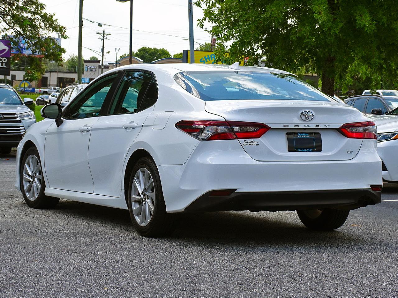 Toyota Camry LE Auto (Natl) 2021