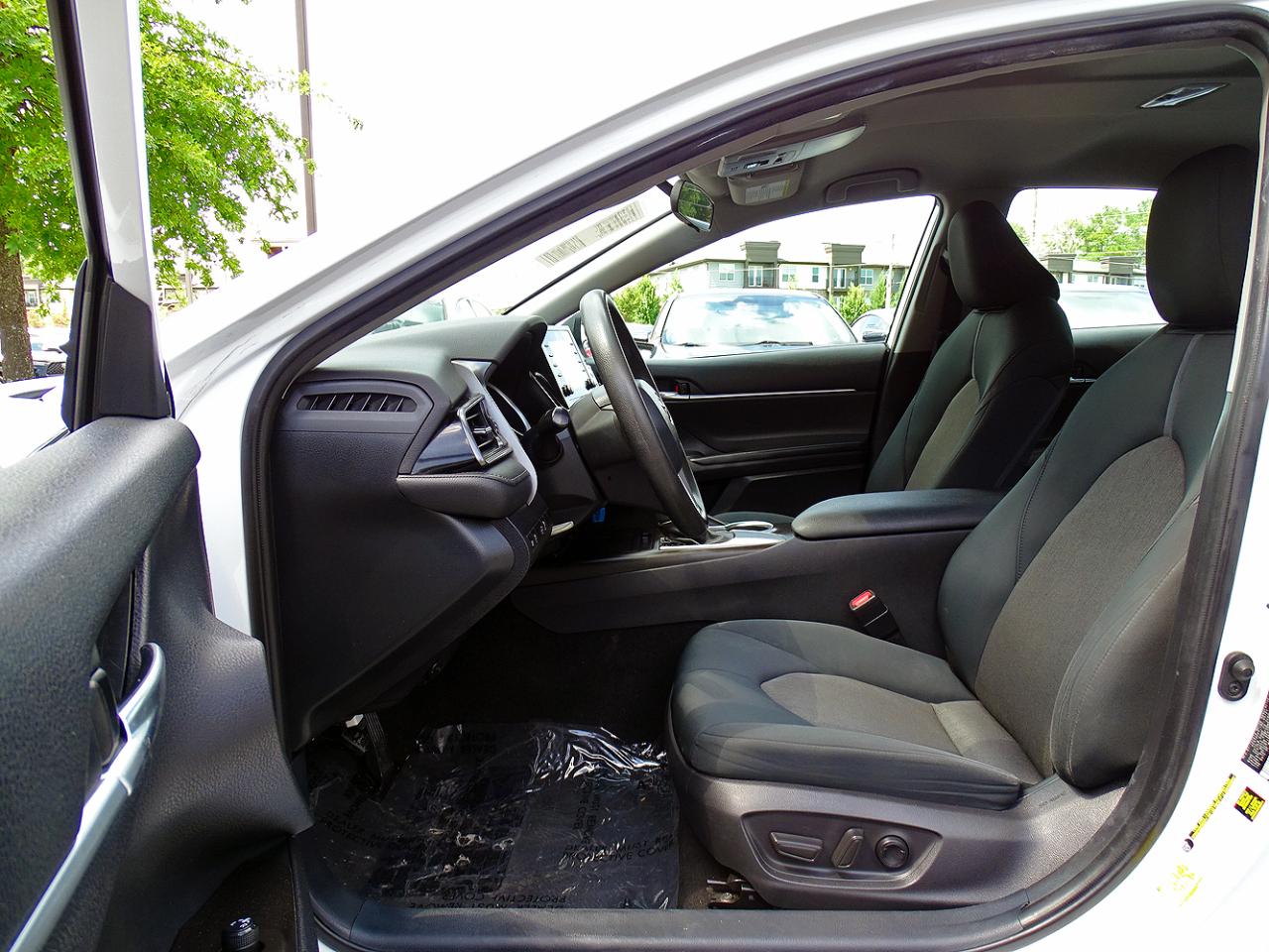 Toyota Camry LE Auto (Natl) 2021