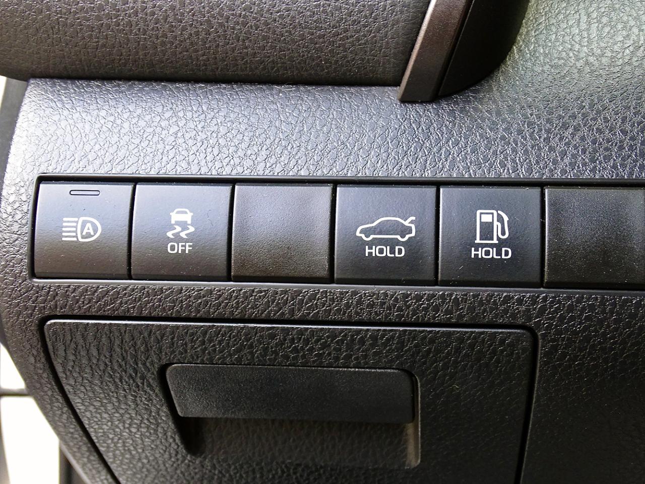 Toyota Camry LE Auto (Natl) 2021