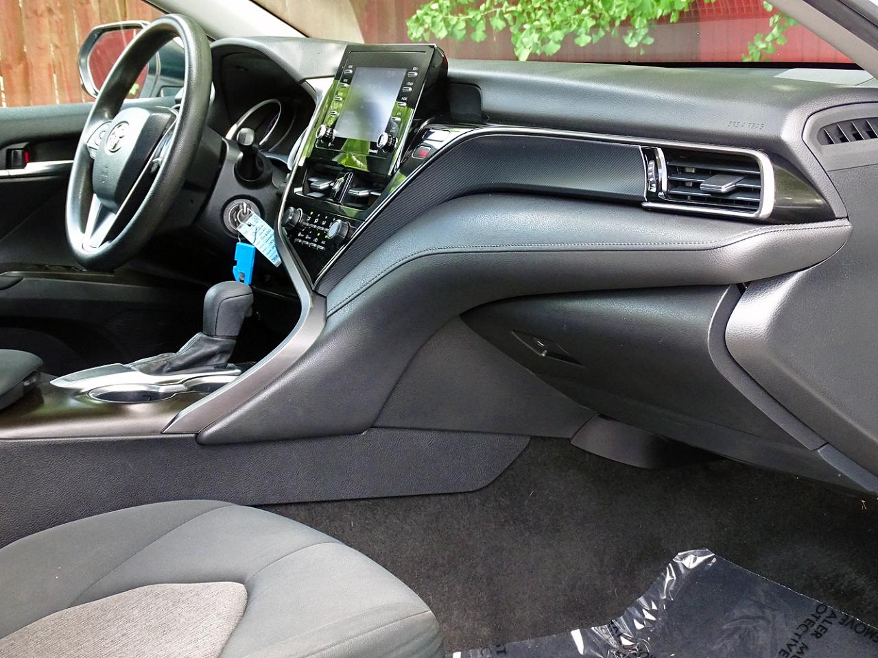 Toyota Camry LE Auto (Natl) 2021