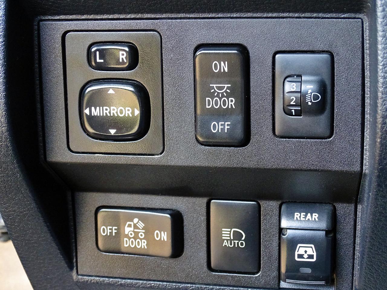 Toyota Tundra 4WD Limited CrewMax 5.5' Bed 5.7L FFV (Natl) 2018