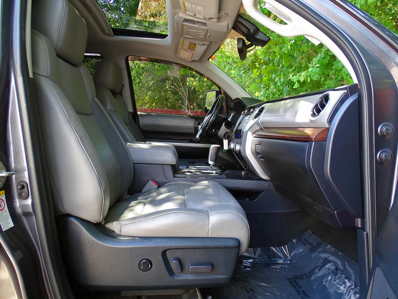 Toyota Tundra 4WD Limited CrewMax 5.5' Bed 5.7L FFV (Natl) 2018