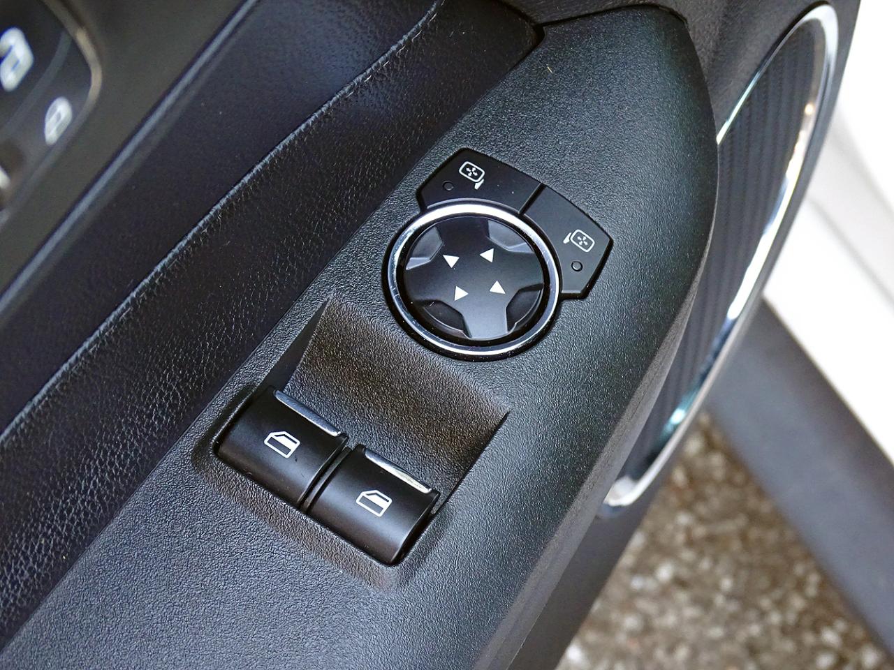 Ford Mustang photo 18