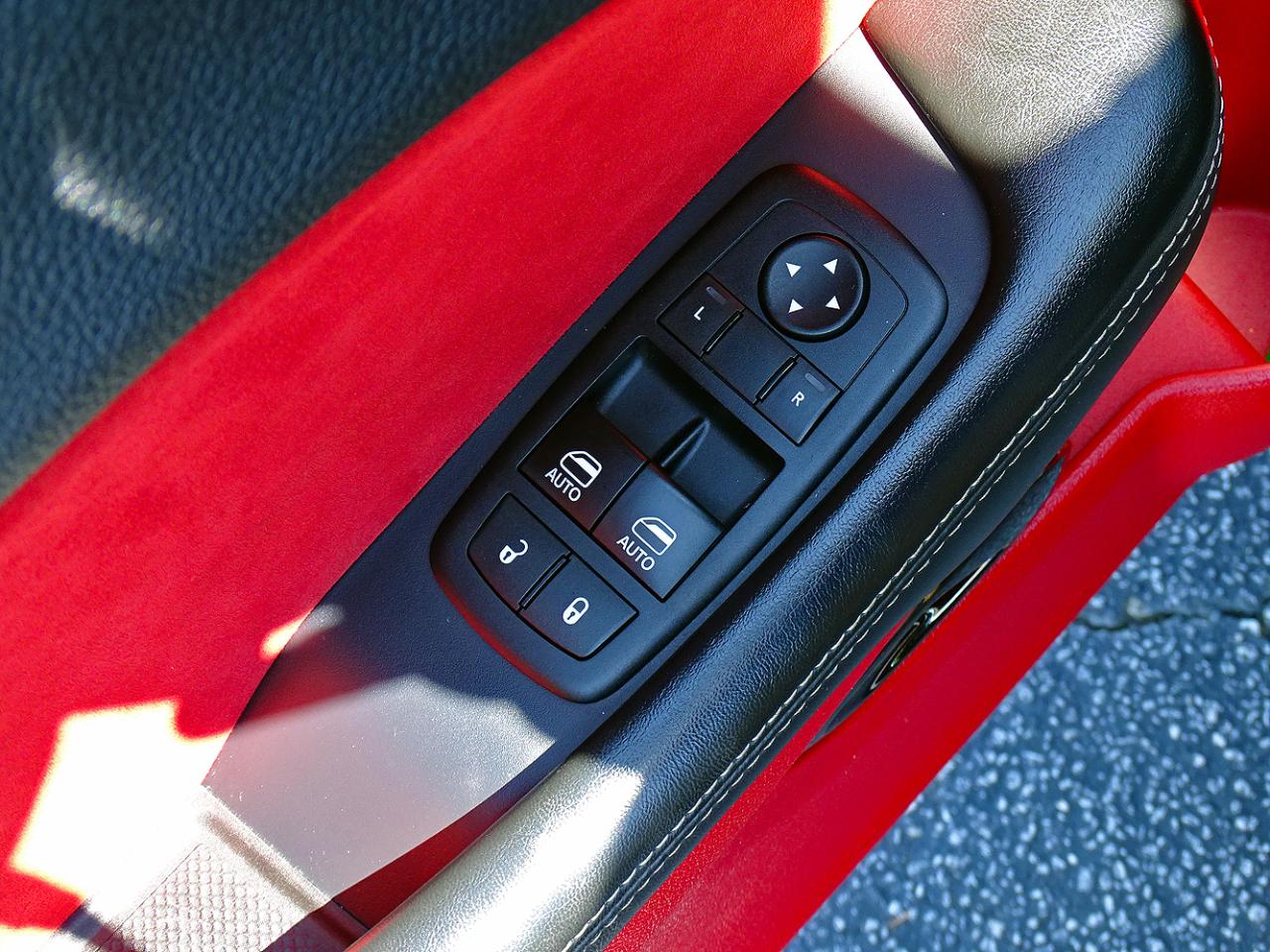 Dodge Challenger photo 33