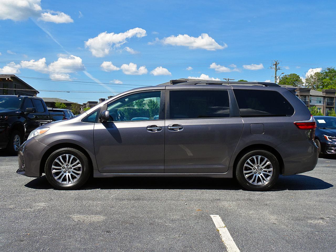 Toyota Sienna XLE 8-Passenger FWD 2020