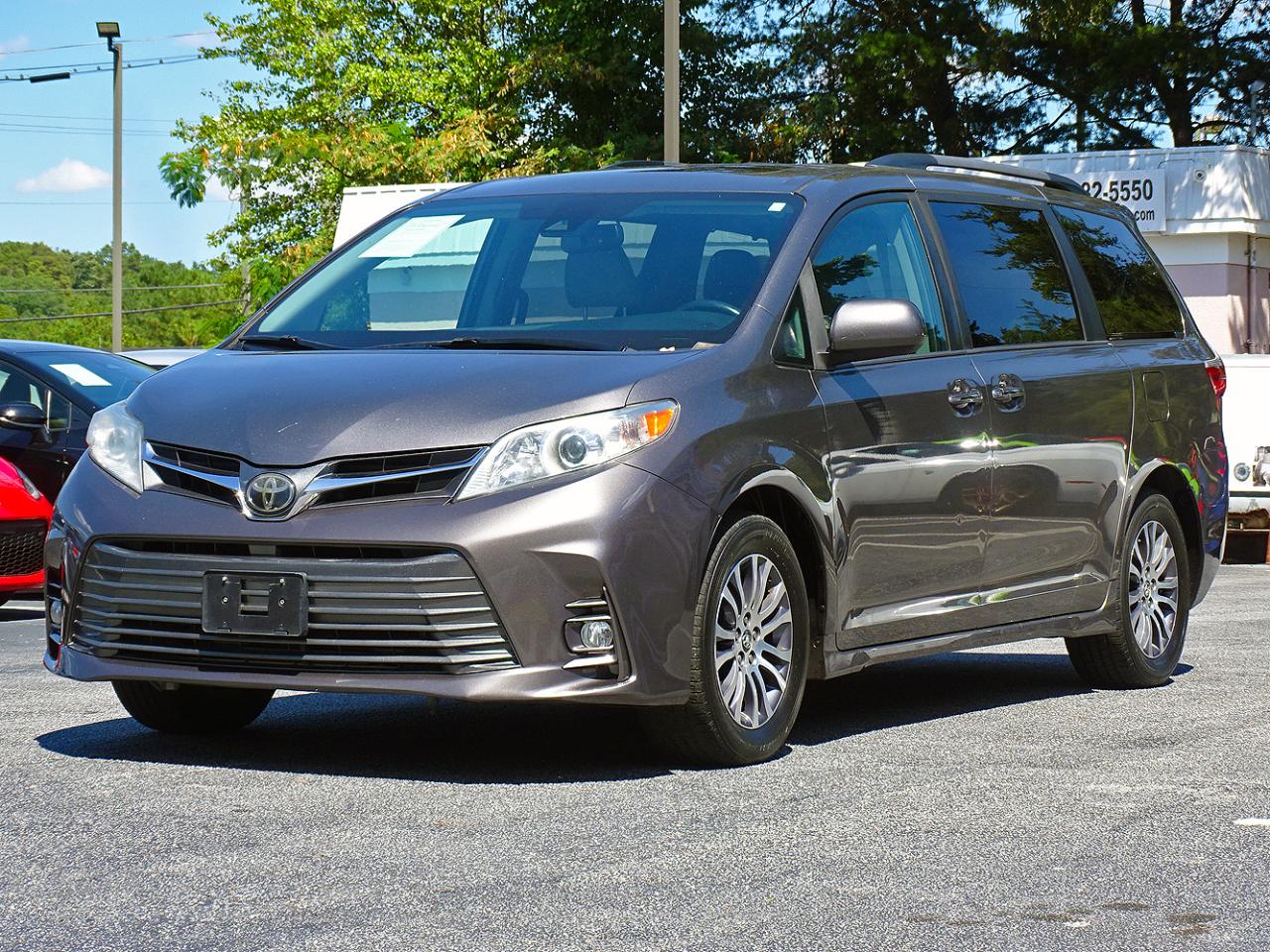Toyota Sienna XLE 8-Passenger FWD 2020