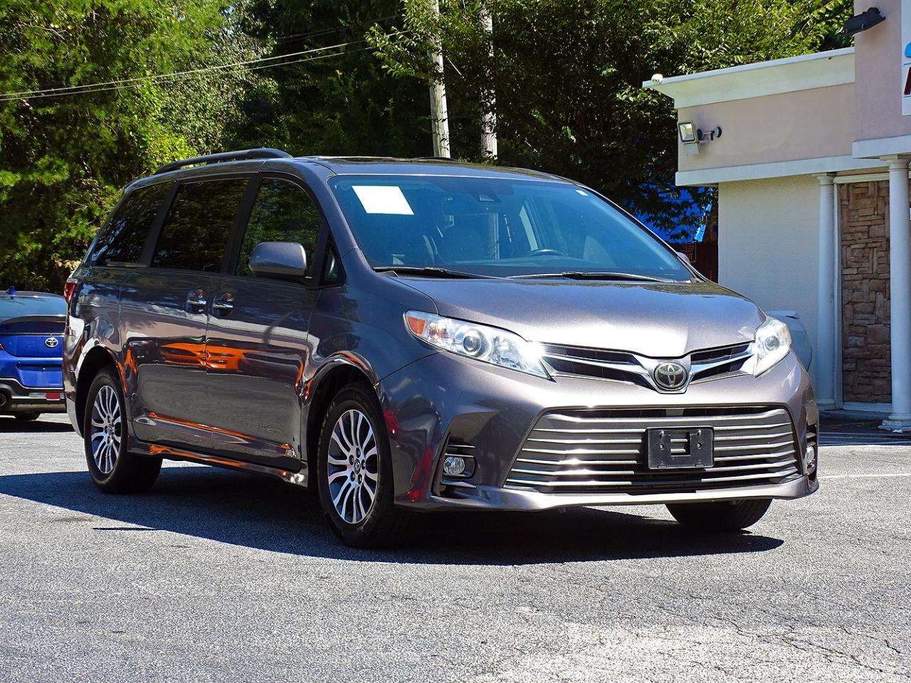 Toyota Sienna XLE 8-Passenger FWD 2020