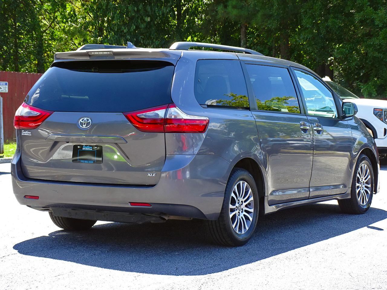 Toyota Sienna XLE 8-Passenger FWD 2020