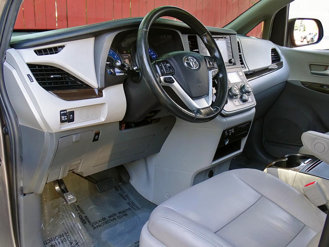 Toyota Sienna XLE 8-Passenger FWD 2020