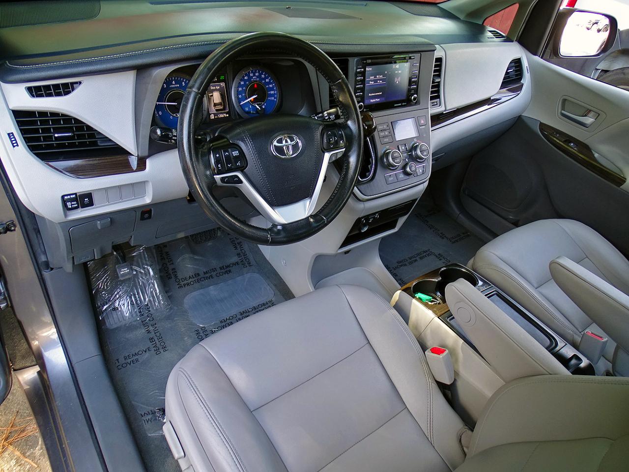 Toyota Sienna XLE 8-Passenger FWD 2020