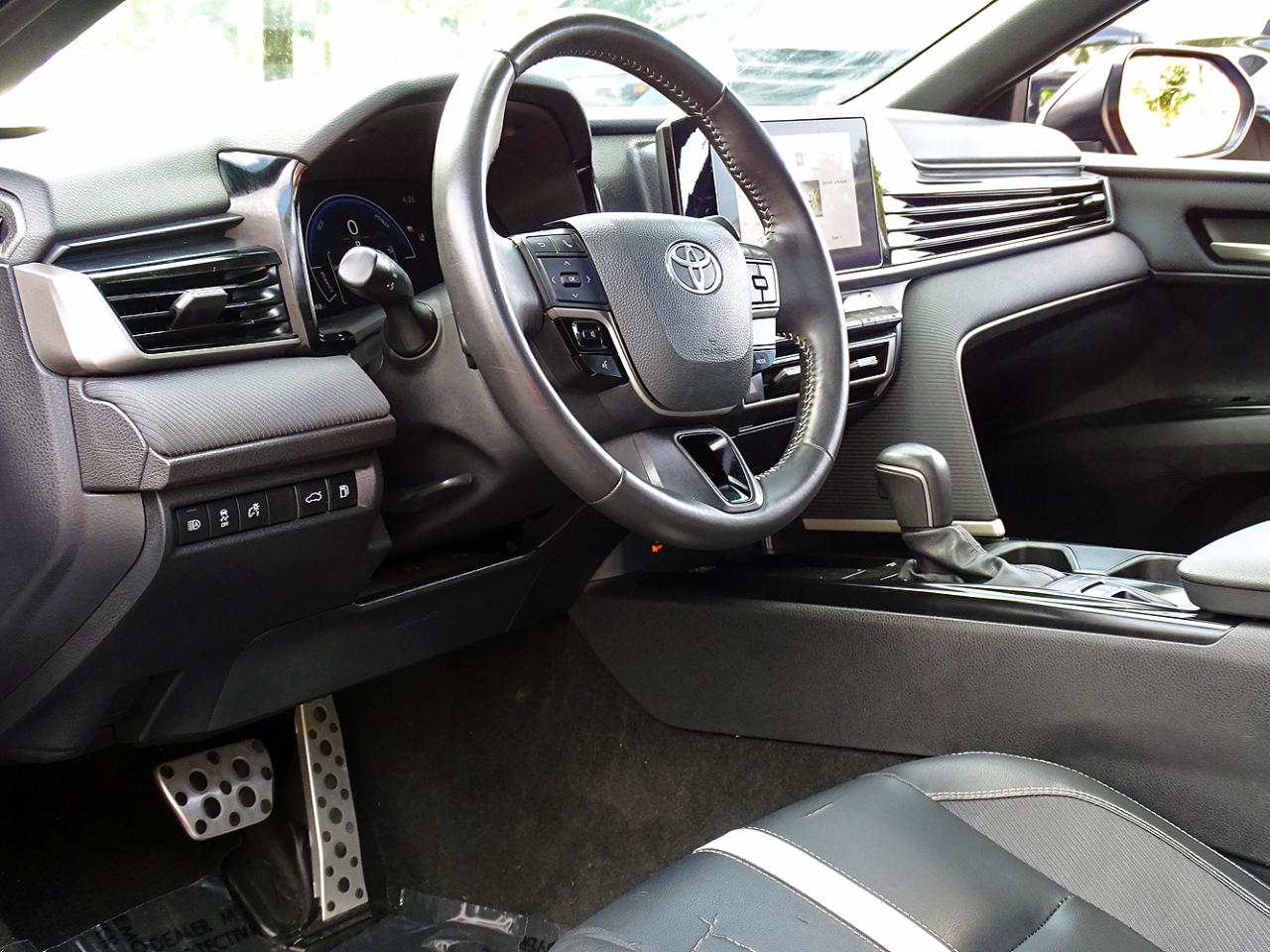 Toyota Camry SE 2025