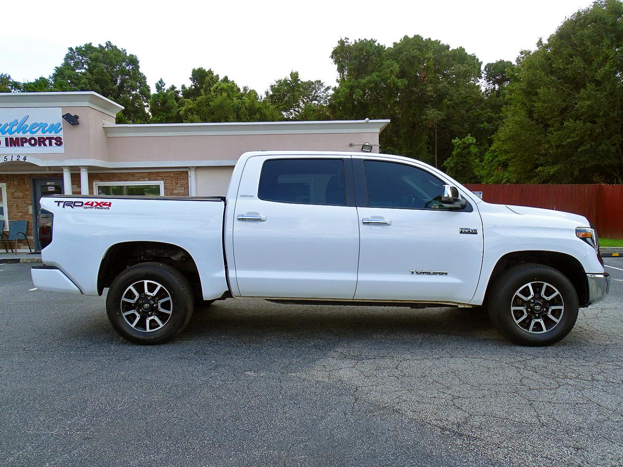 Toyota Tundra 4WD Limited CrewMax 5.5' Bed 5.7L (Natl) 2020