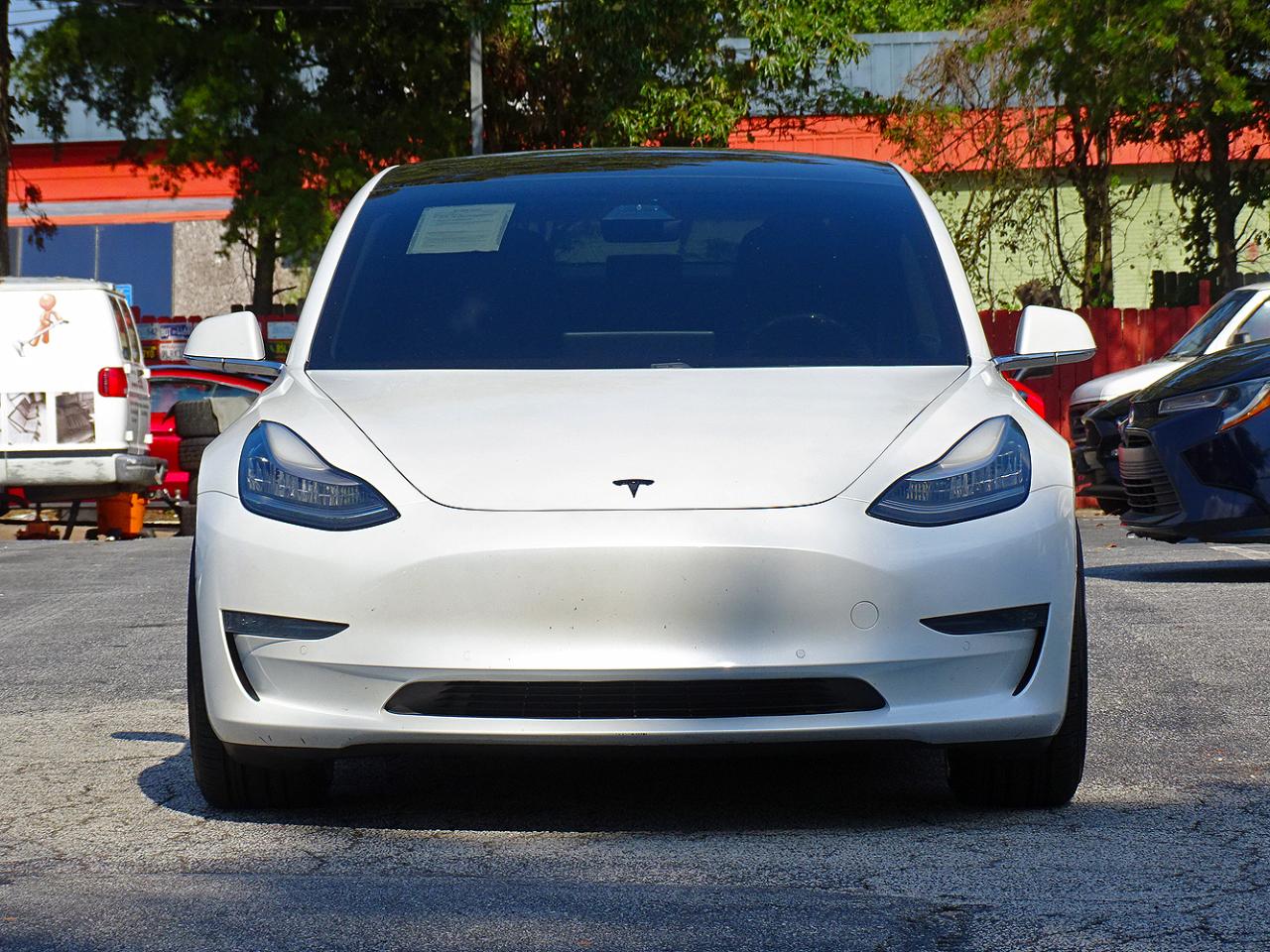 Tesla Model 3 photo 6