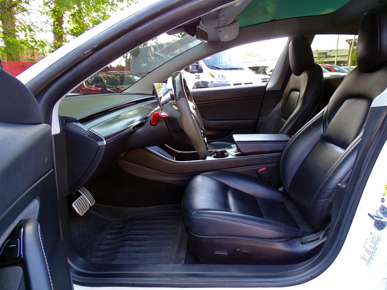 Tesla Model 3 photo 12