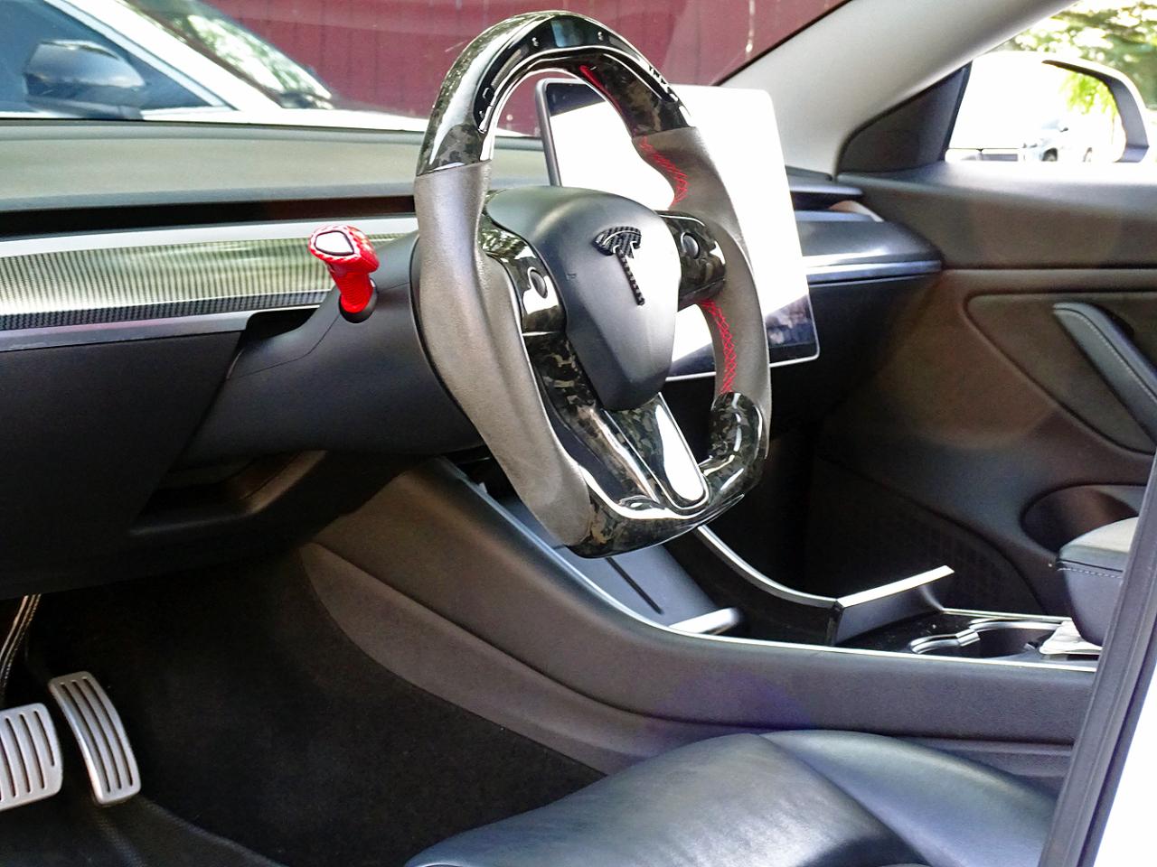 Tesla Model 3 photo 13