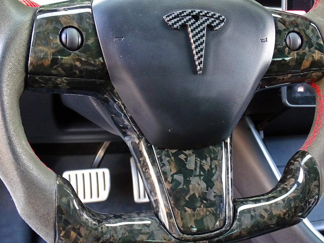 Tesla Model 3 photo 16