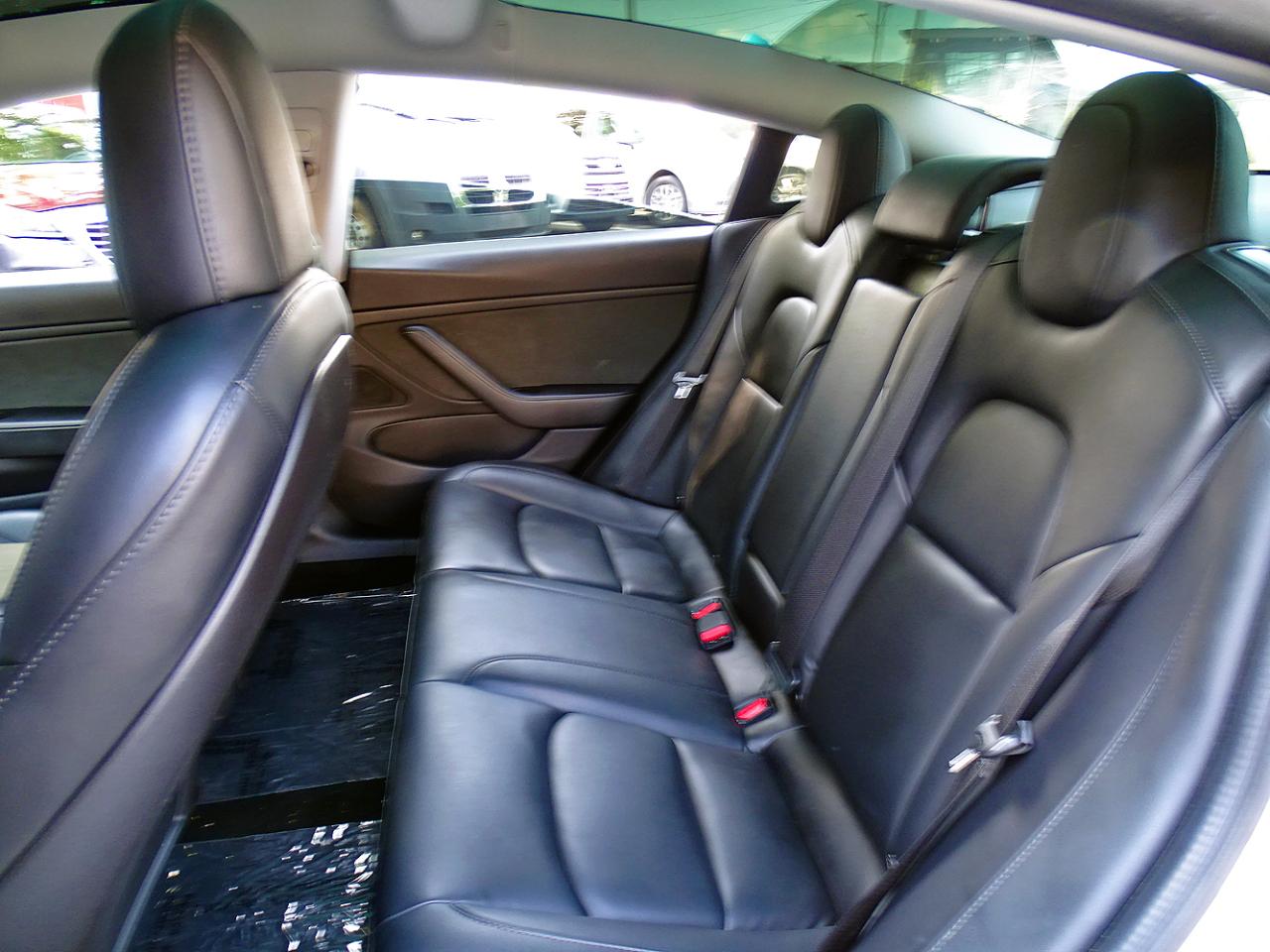 Tesla Model 3 photo 18