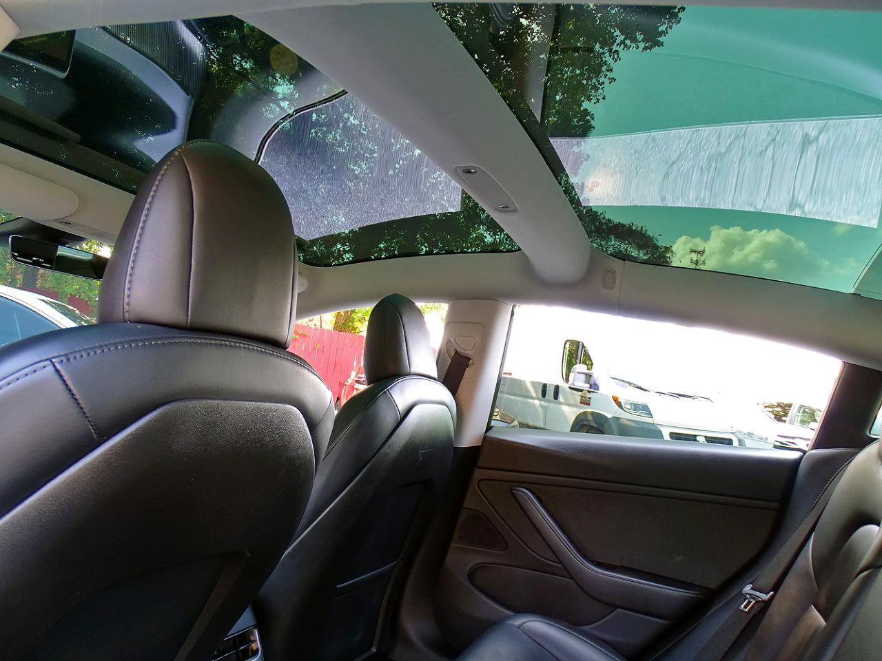 Tesla Model 3 photo 19