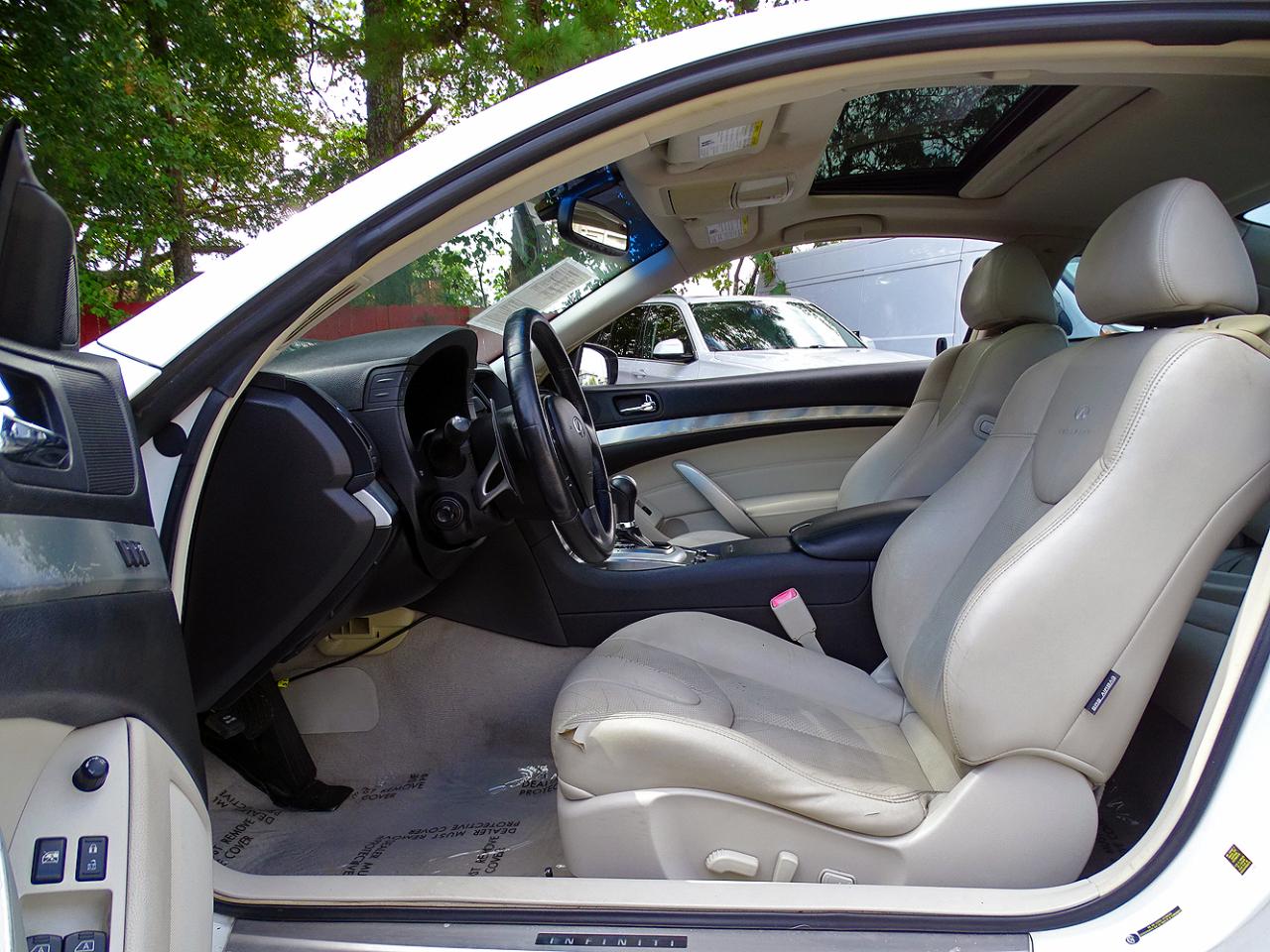 Infiniti G37 photo 14