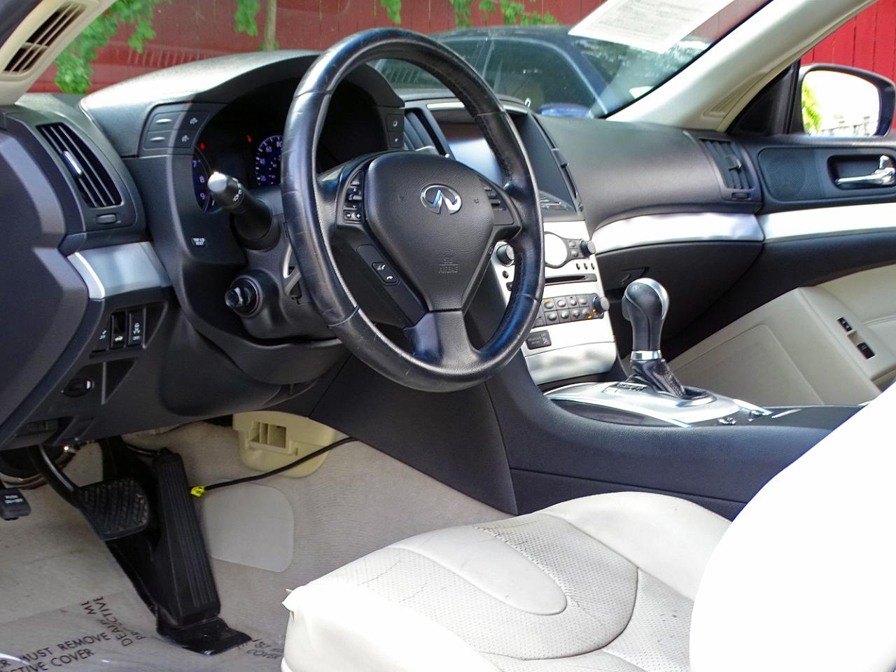 Infiniti G37 photo 16