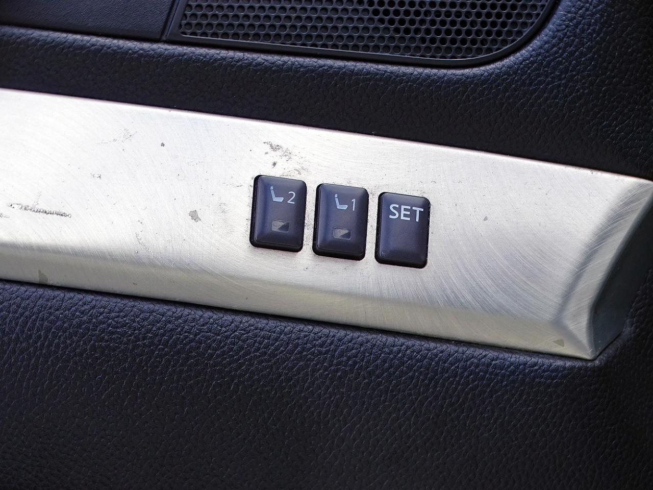 Infiniti G37 photo 19