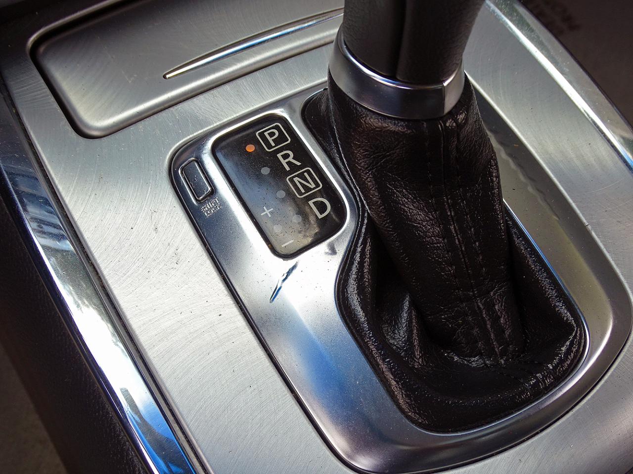 Infiniti G37 photo 31