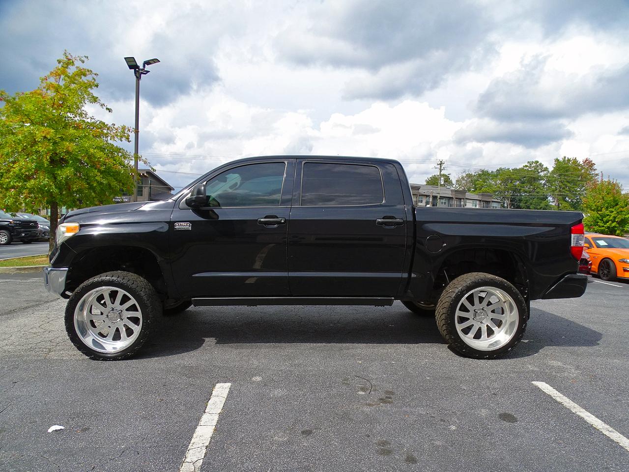 Toyota Tundra 4WD Truck CrewMax 5.7L FFV V8 6-Spd AT Platinum (Natl) 2016