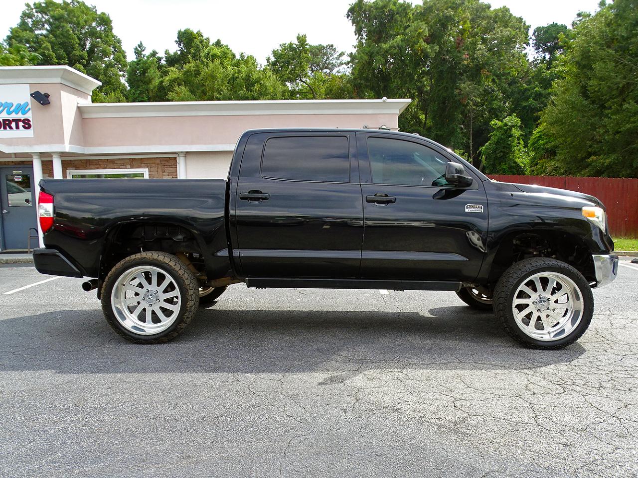 Toyota Tundra 4WD Truck CrewMax 5.7L FFV V8 6-Spd AT Platinum (Natl) 2016