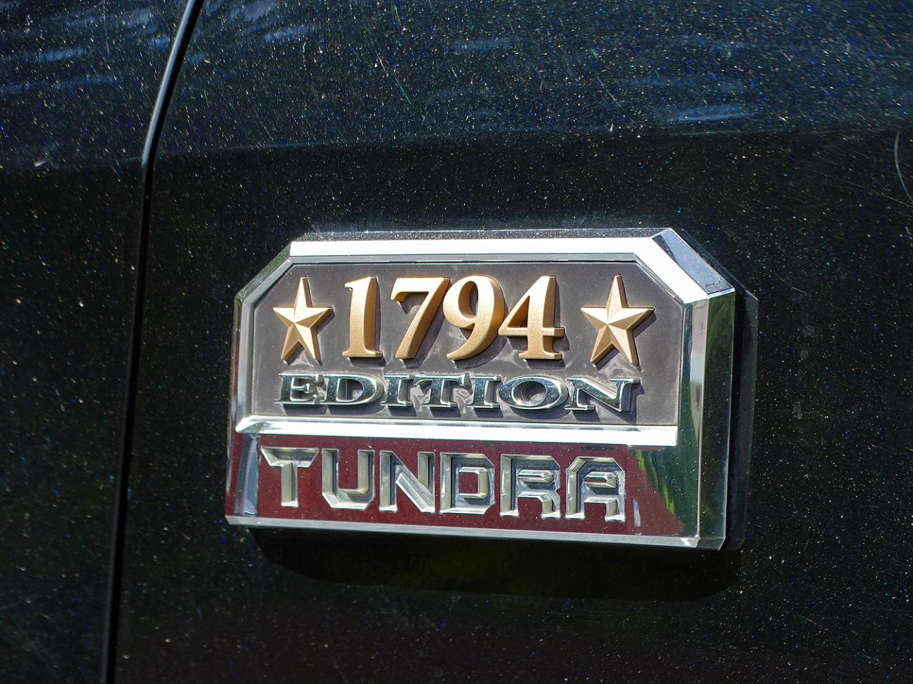 Toyota Tundra 4WD Truck CrewMax 5.7L FFV V8 6-Spd AT Platinum (Natl) 2016