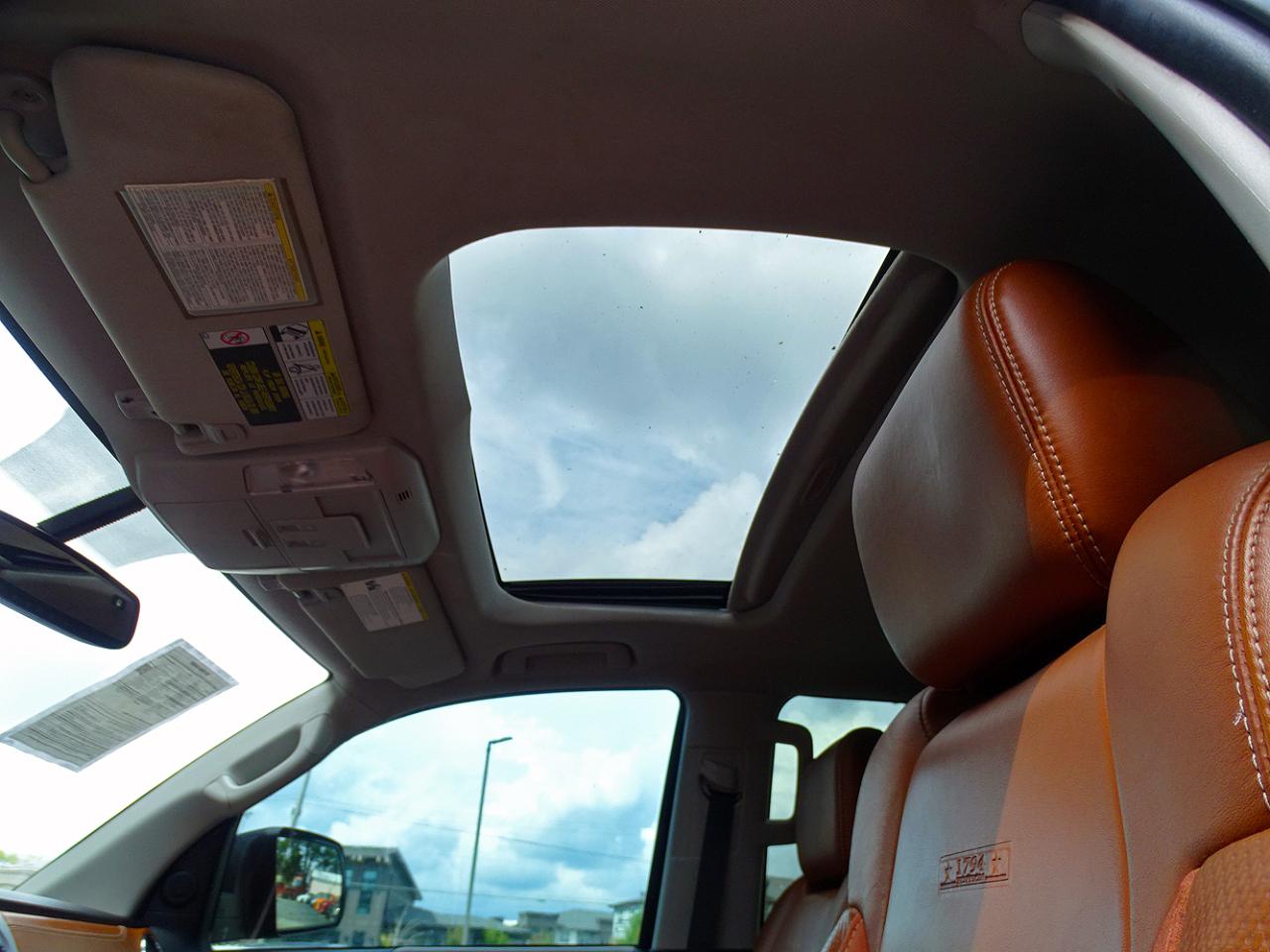 Toyota Tundra 4WD Truck CrewMax 5.7L FFV V8 6-Spd AT Platinum (Natl) 2016