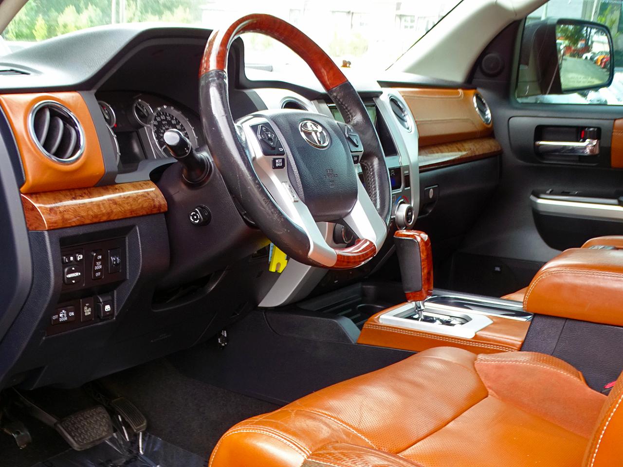 Toyota Tundra 4WD Truck CrewMax 5.7L FFV V8 6-Spd AT Platinum (Natl) 2016