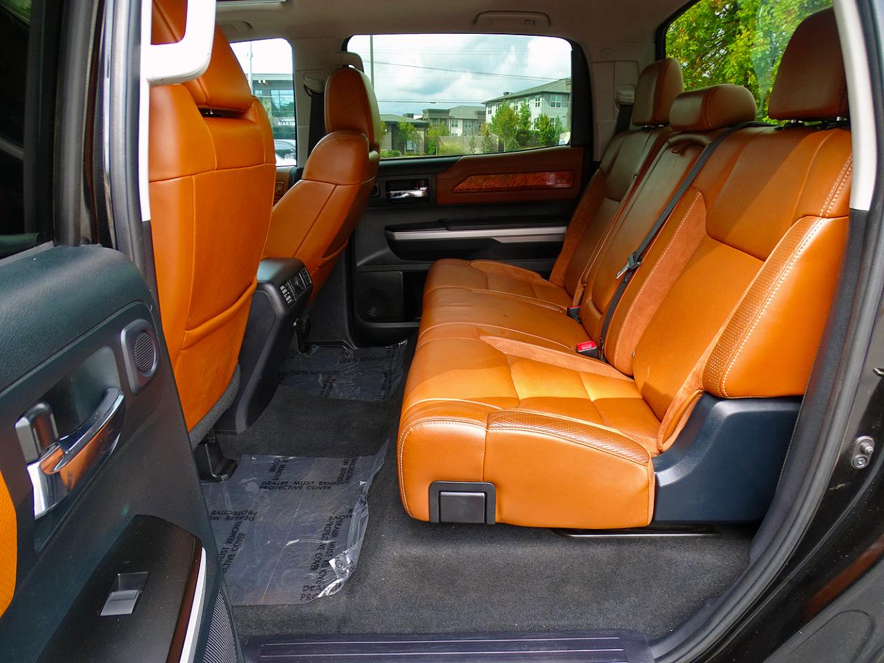 Toyota Tundra 4WD Truck CrewMax 5.7L FFV V8 6-Spd AT Platinum (Natl) 2016