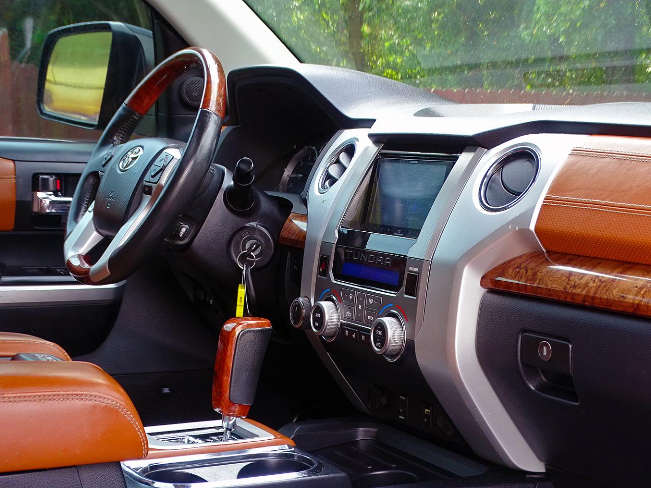 Toyota Tundra 4WD Truck CrewMax 5.7L FFV V8 6-Spd AT Platinum (Natl) 2016