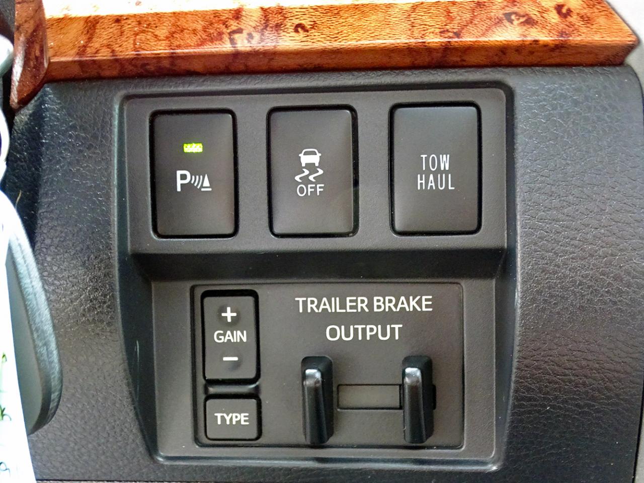 Toyota Tundra 4WD Truck CrewMax 5.7L FFV V8 6-Spd AT Platinum (Natl) 2016