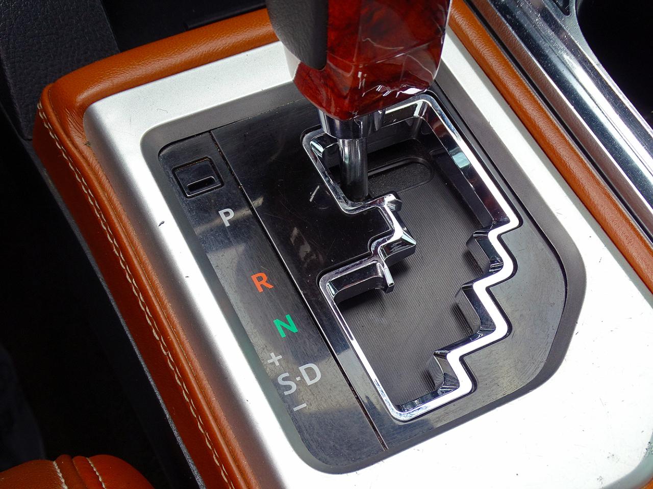 Toyota Tundra 4WD Truck CrewMax 5.7L FFV V8 6-Spd AT Platinum (Natl) 2016