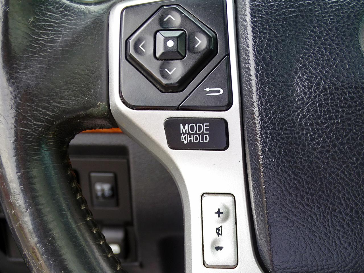 Toyota Tundra 4WD Truck CrewMax 5.7L FFV V8 6-Spd AT Platinum (Natl) 2016