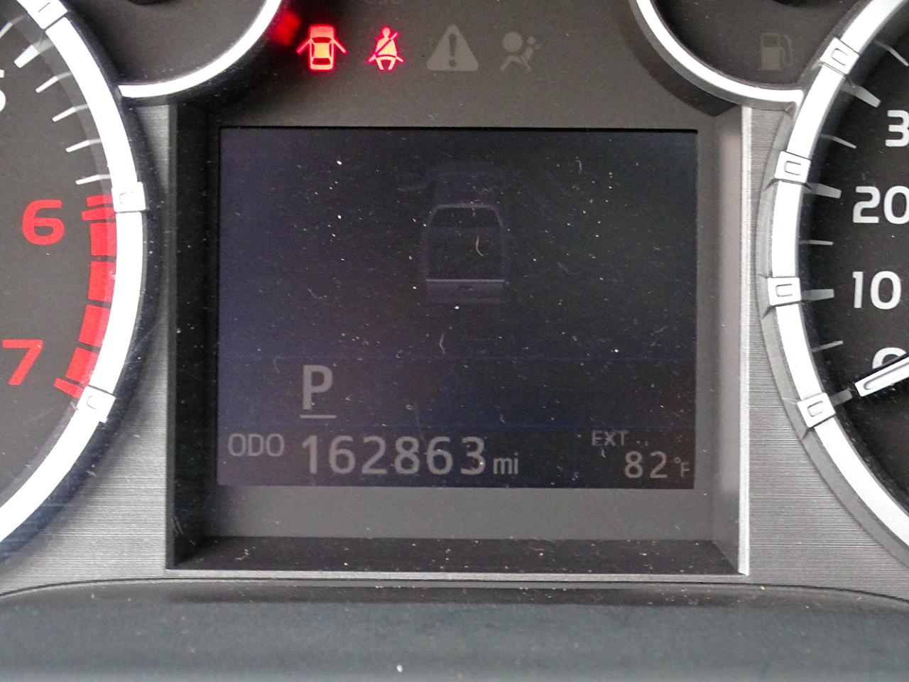 Toyota Tundra 4WD Truck CrewMax 5.7L FFV V8 6-Spd AT Platinum (Natl) 2016