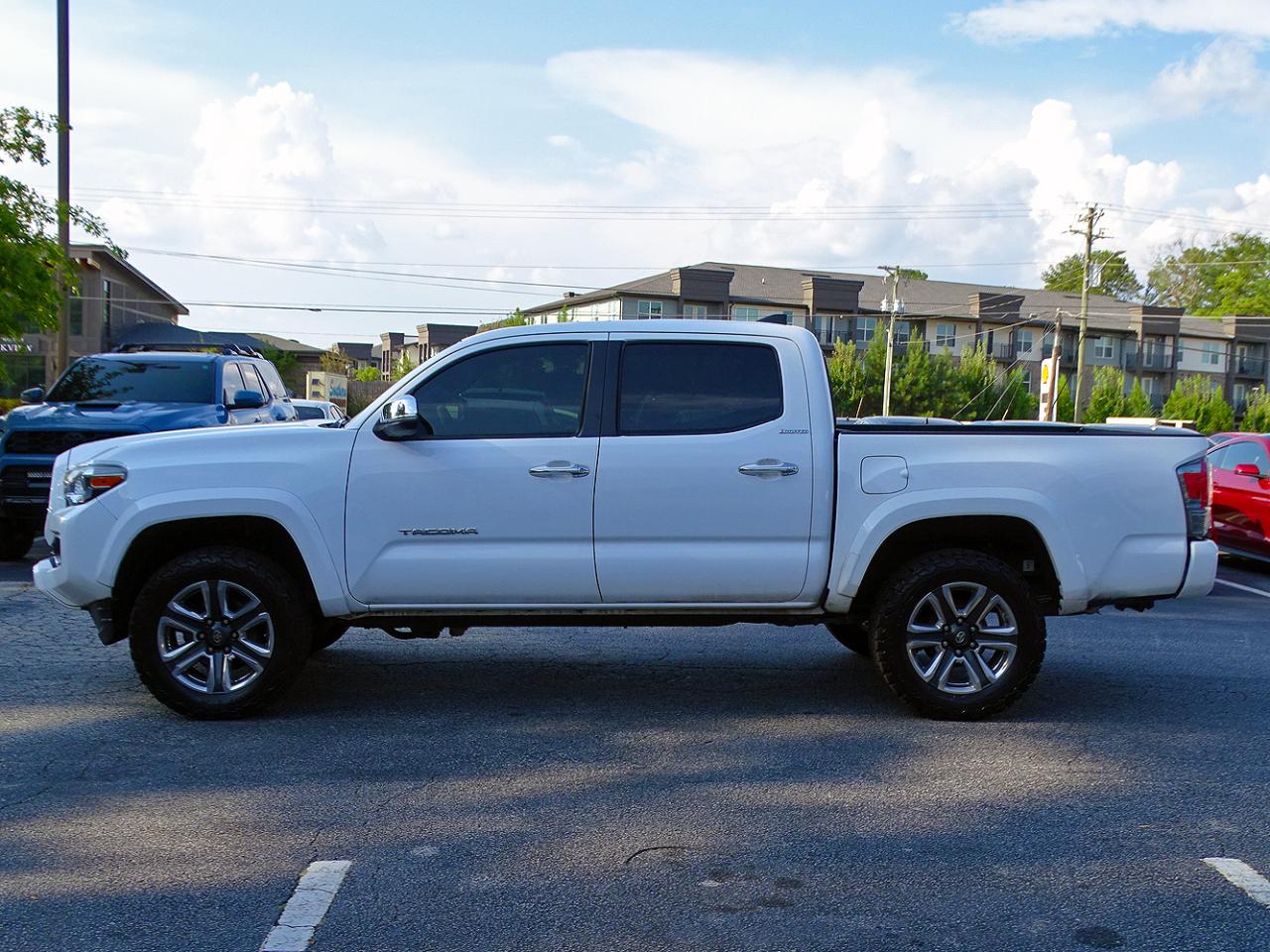 Toyota Tacoma Limited Double Cab 5' Bed V6 4x4 AT (Natl) 2017