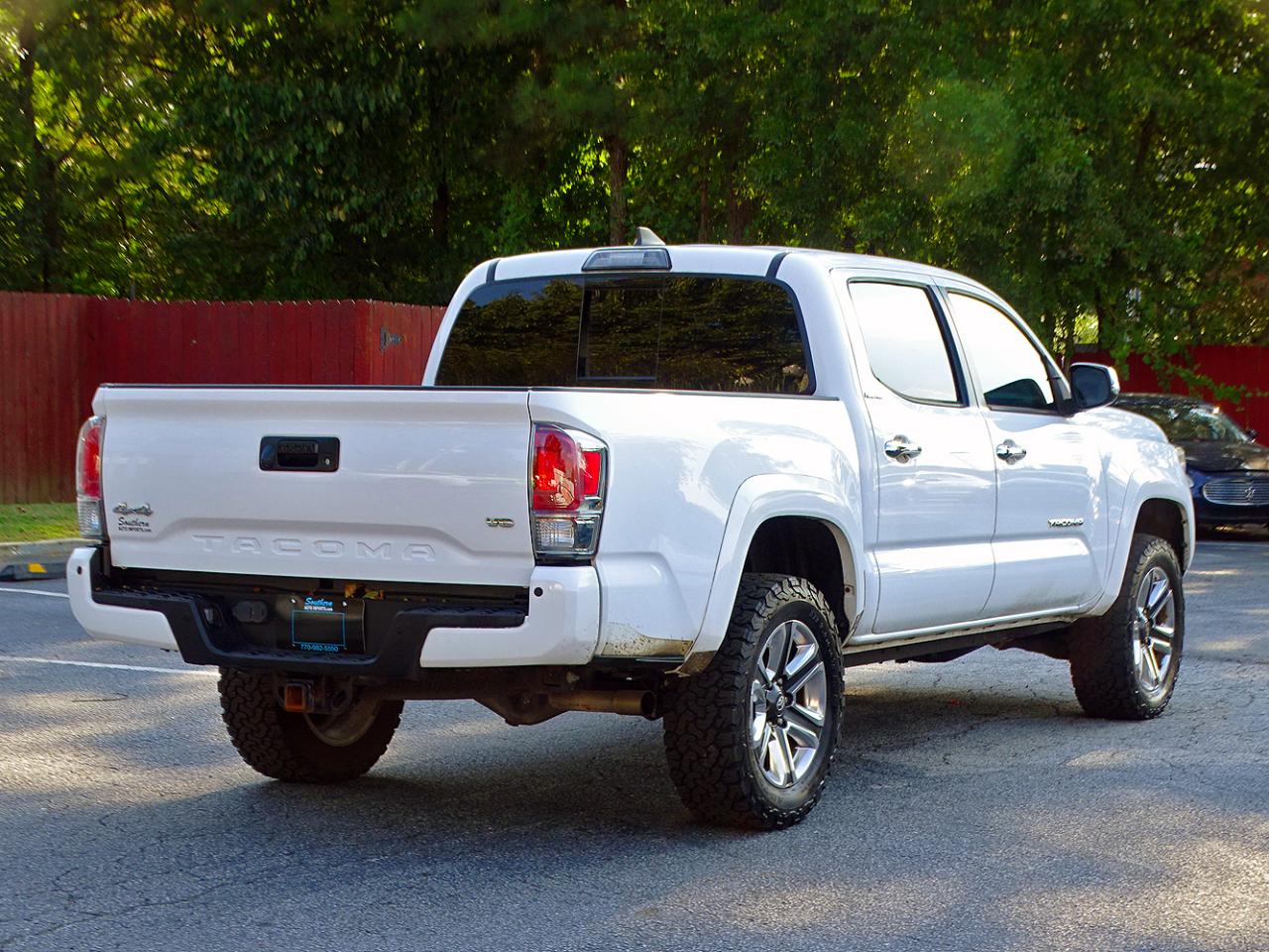 Toyota Tacoma Limited Double Cab 5' Bed V6 4x4 AT (Natl) 2017