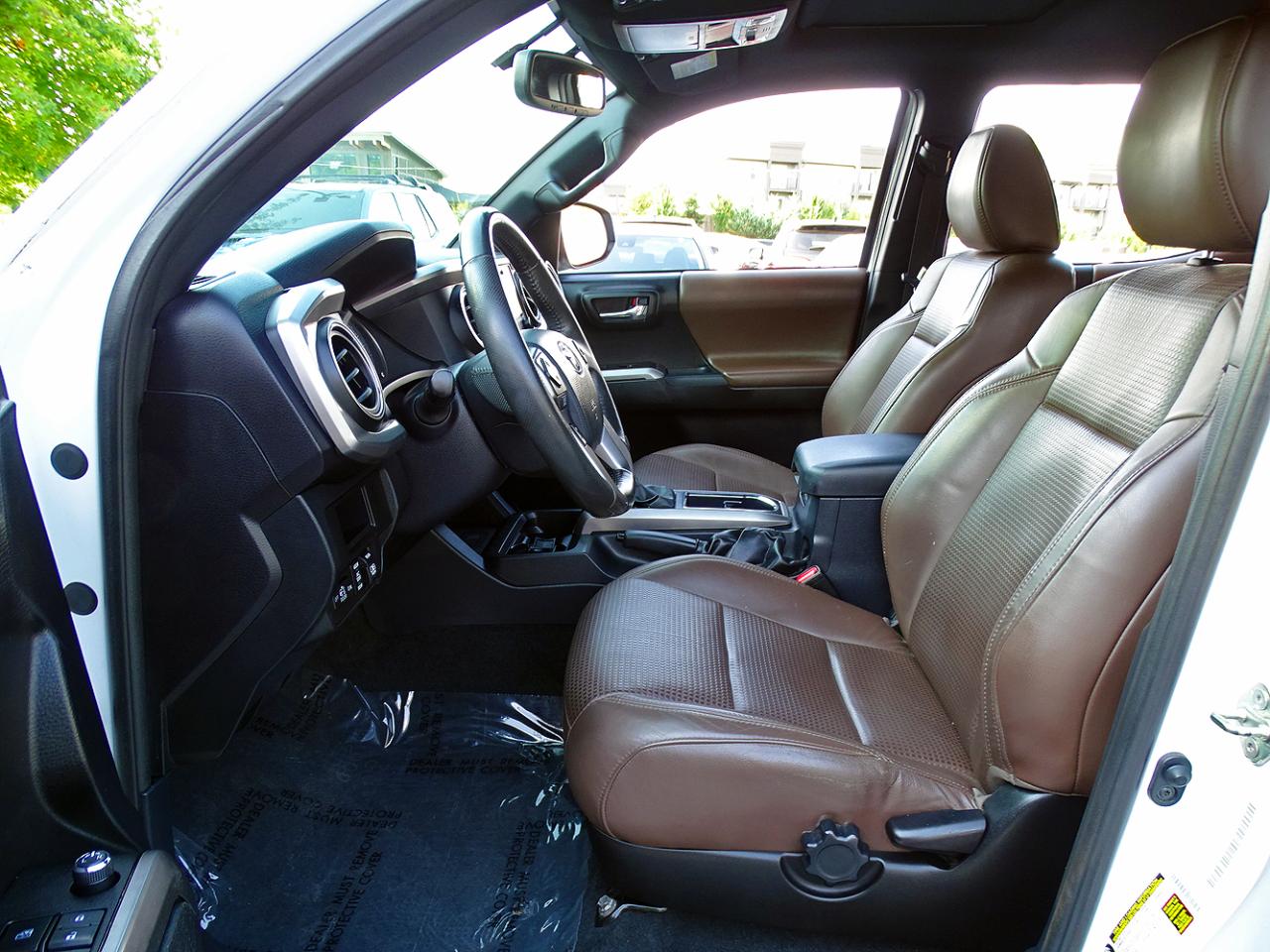 Toyota Tacoma Limited Double Cab 5' Bed V6 4x4 AT (Natl) 2017