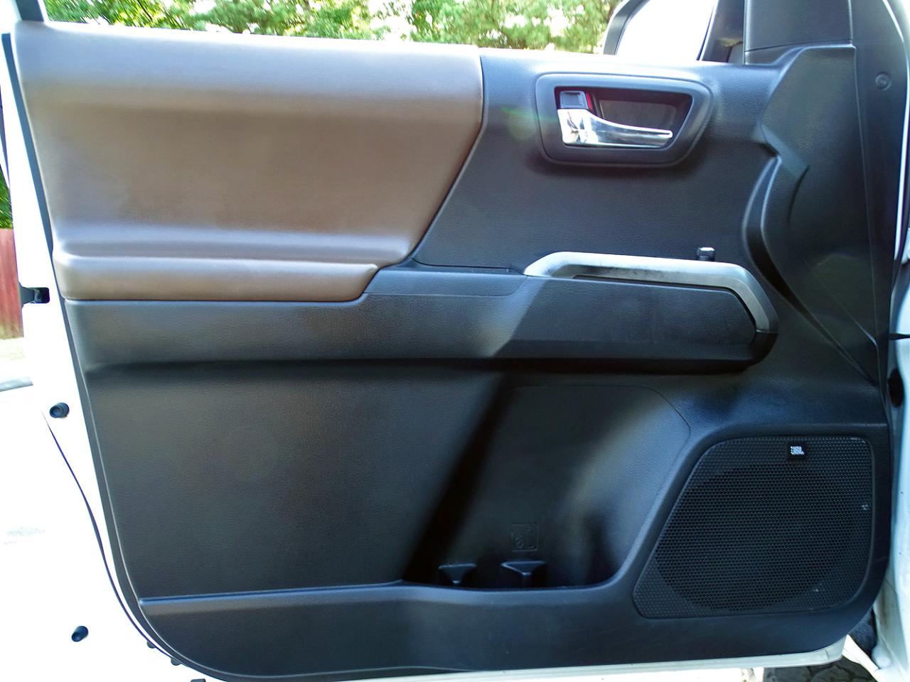 Toyota Tacoma Limited Double Cab 5' Bed V6 4x4 AT (Natl) 2017